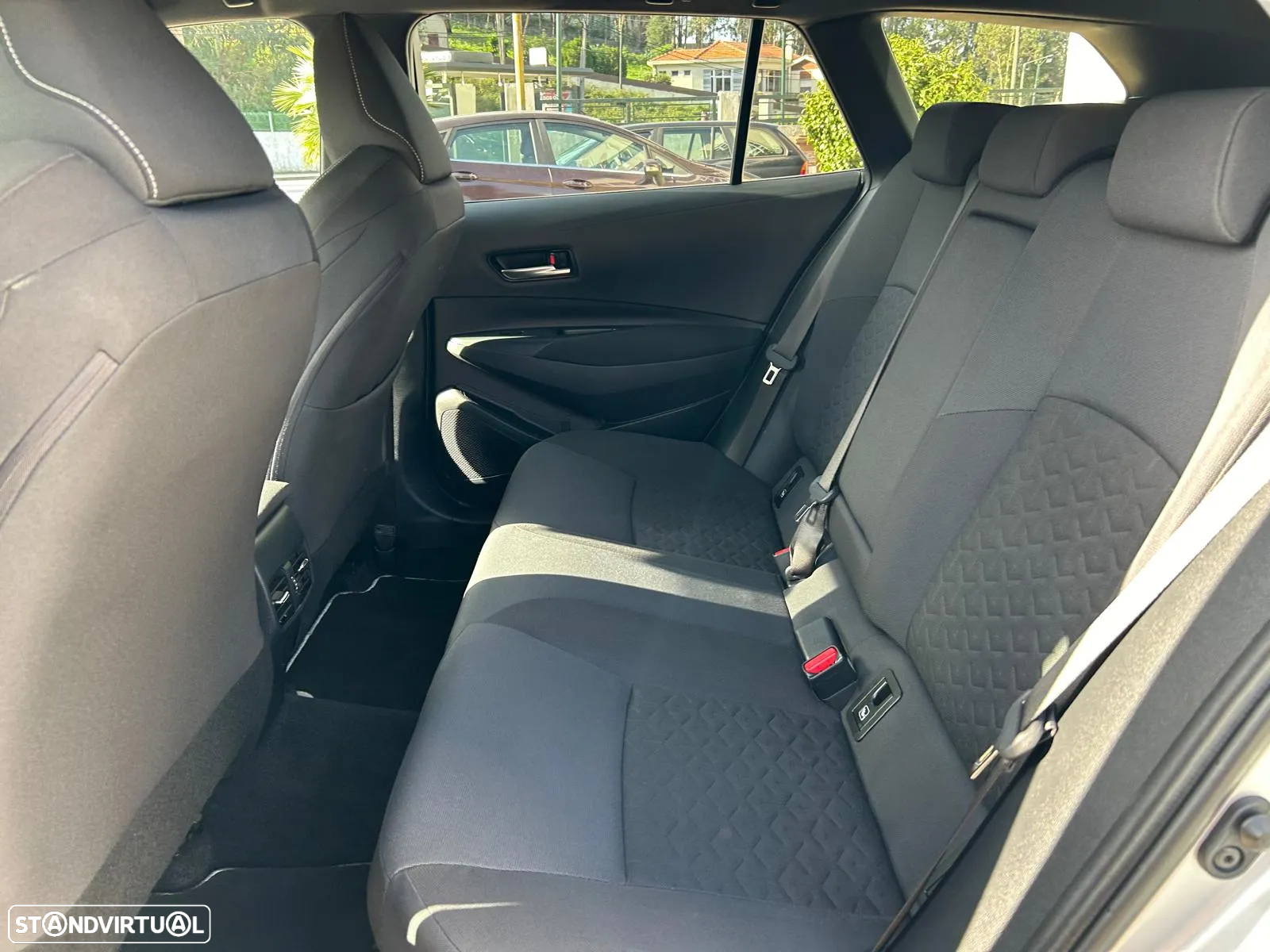 Toyota Corolla Touring Sports 1.8 Hybrid Comfort+P.Sport - 25