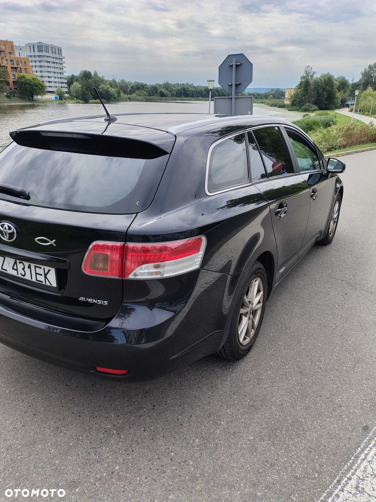 Toyota Avensis - 2