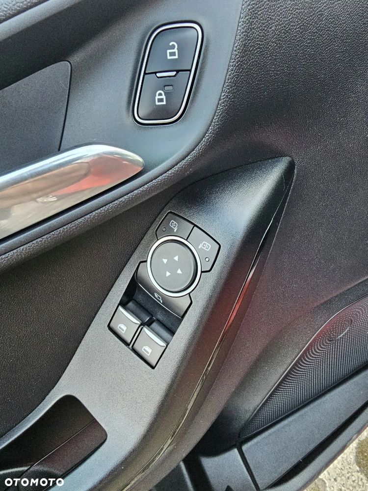 Ford Fiesta 1.1 S&S TITANIUM - 31