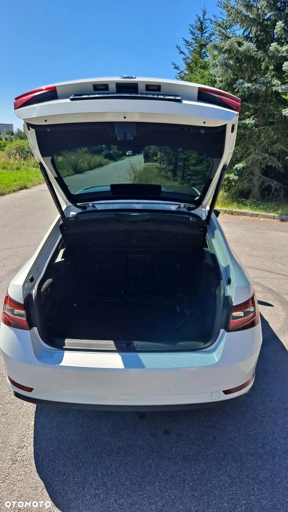 Skoda Superb 2.0 TDI Style DSG - 35