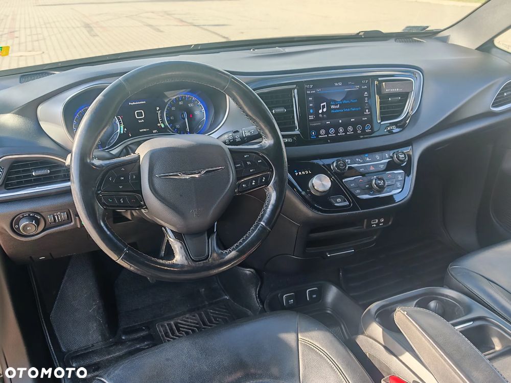Chrysler Pacifica - 10