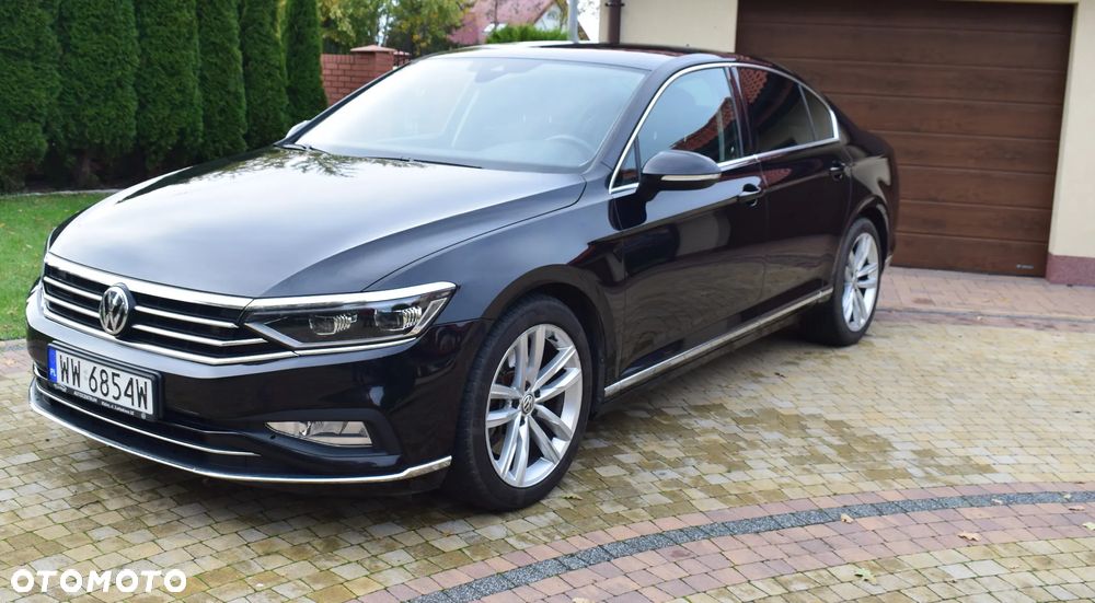 Volkswagen Passat - 1