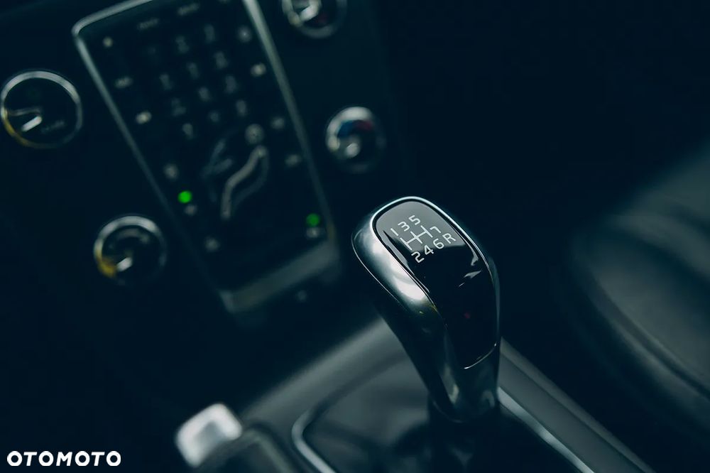 Volvo V40 D2 Drive-E Momentum - 27