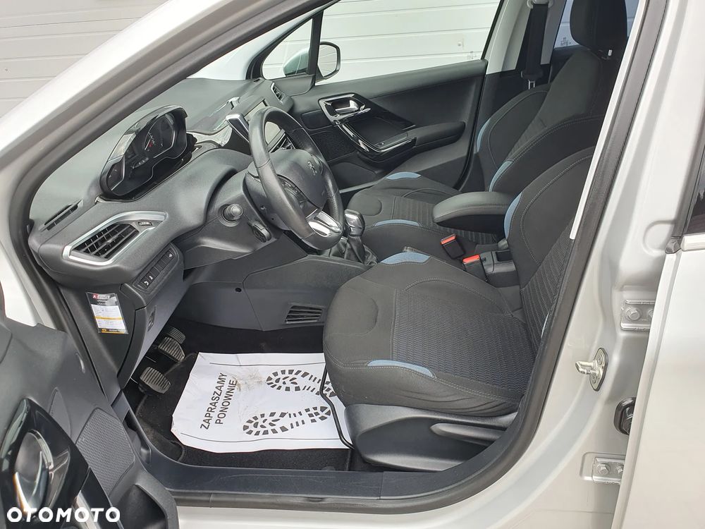 Peugeot 208 - 26