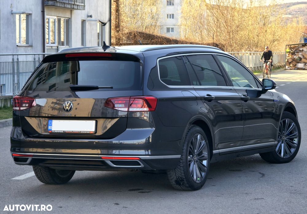 Volkswagen Passat - 4