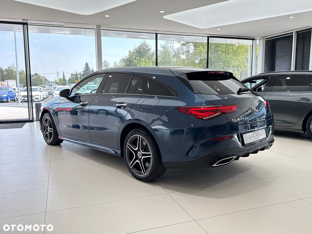Mercedes-Benz CLA 250 E AMG Line 8G-DCT - 3