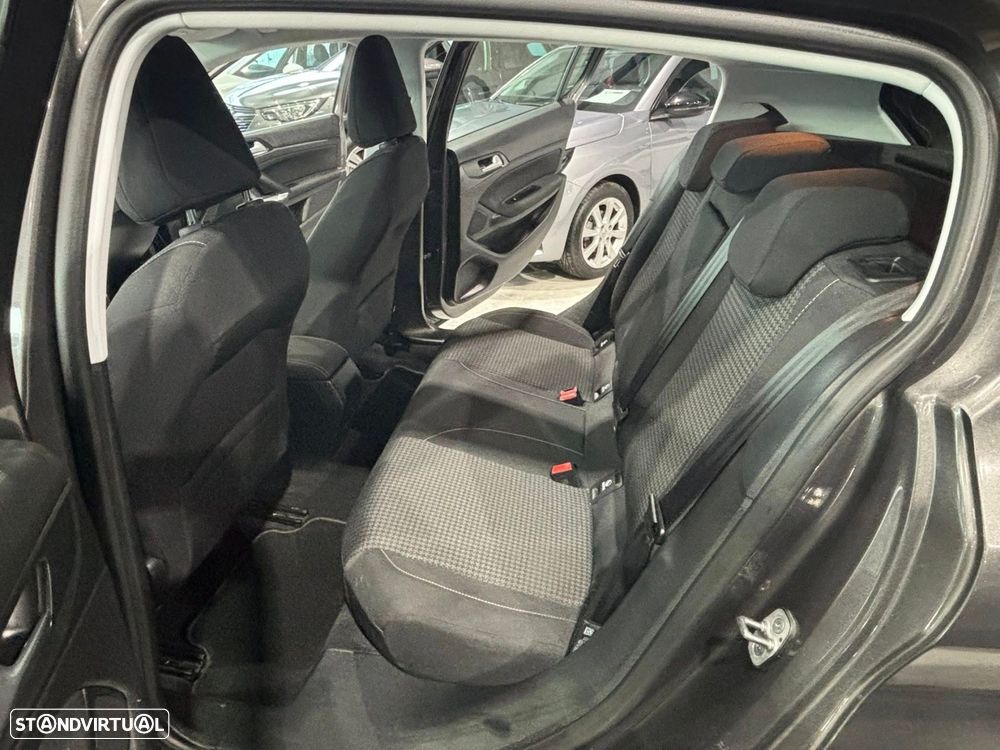 Peugeot 308 1.2 PureTech Business Line - 12