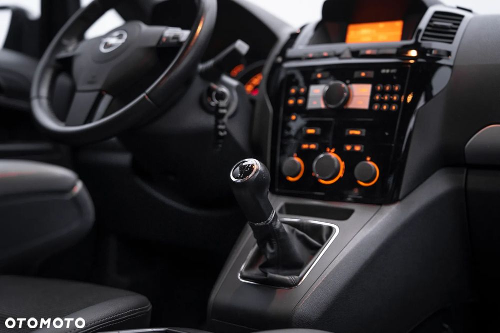 Opel Zafira 1.8 Cosmo - 9