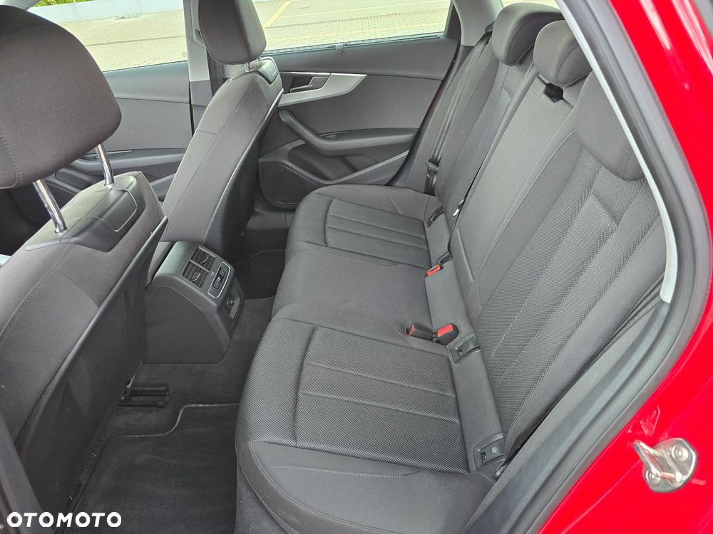 Audi A4 Avant 35 TFSI S line - 18