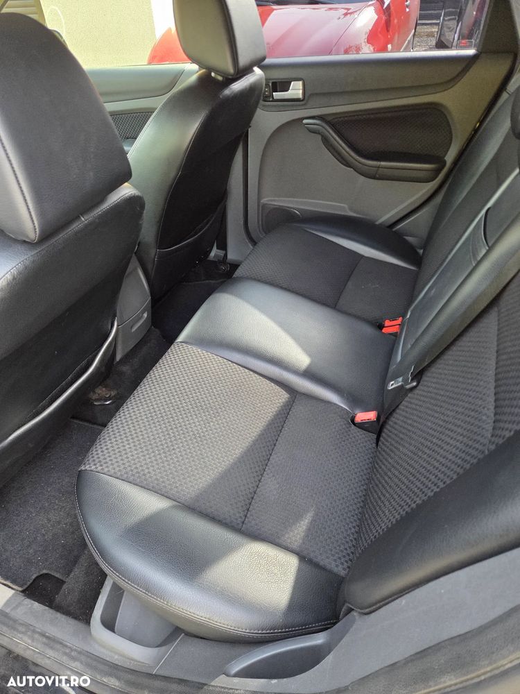 Ford Focus 2.0 TDCi Ghia - 9
