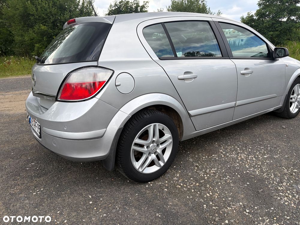 Opel Astra 1.6 Essentia - 10
