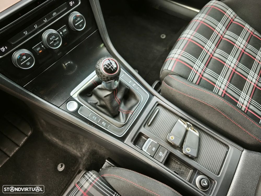 VW Golf GTI Performance BlueMotion - 22