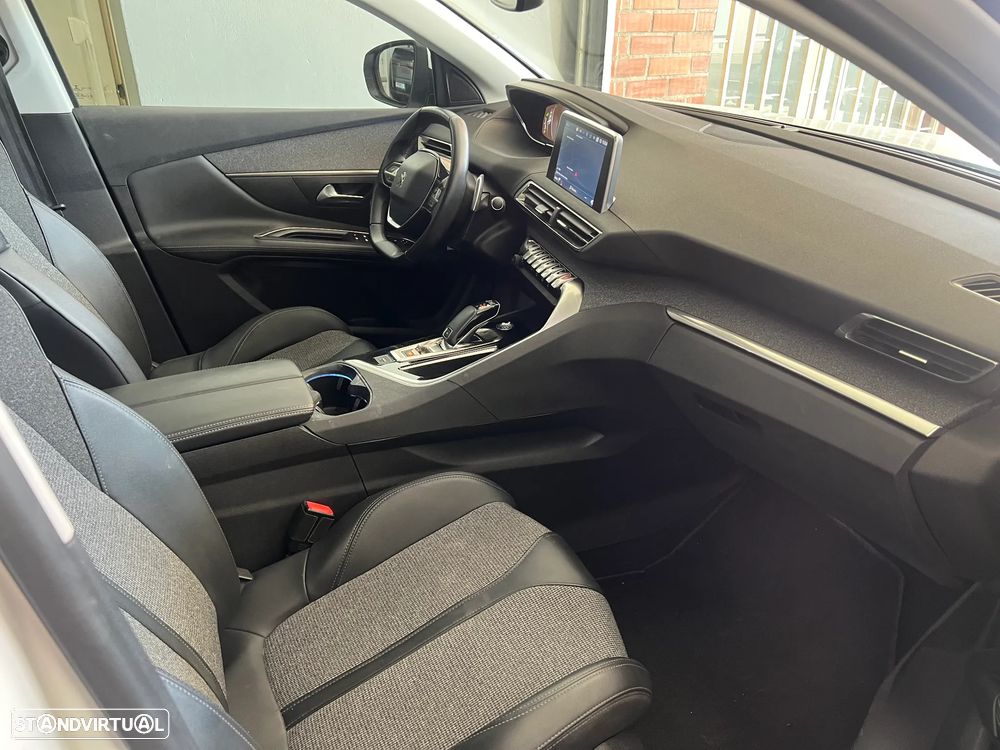 Peugeot 3008 1.2 PureTech Allure Pack EAT8 - 19