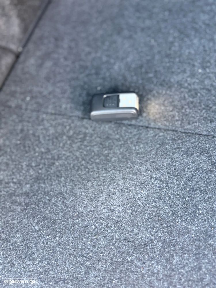 Skoda Superb Break 2.0 TDI Laurin&Klement DSG - 52