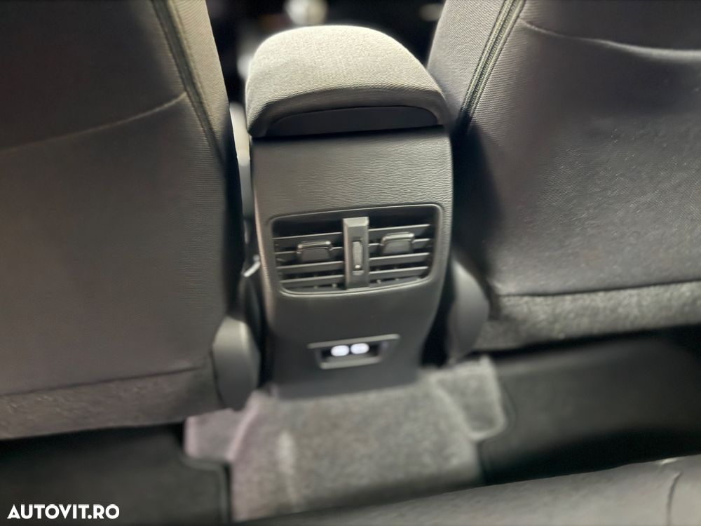 Toyota Corolla Cross - 16