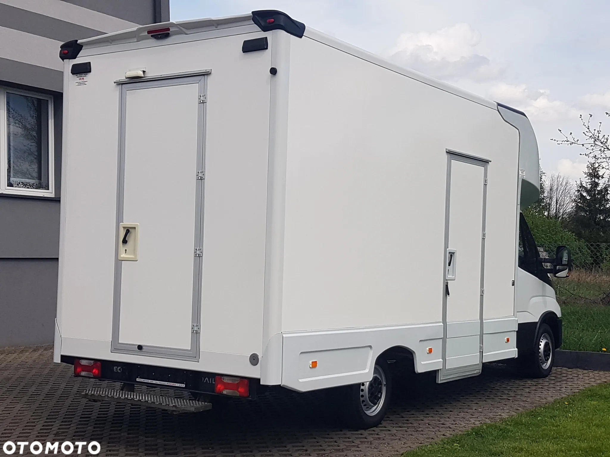 Iveco DAILY KONTENER NISKOPODŁOGOWY 4,43x2,23x2,42 SKLEP FOODTRUCK BAR KLIMA KONIOWÓZ KAMPER - 4