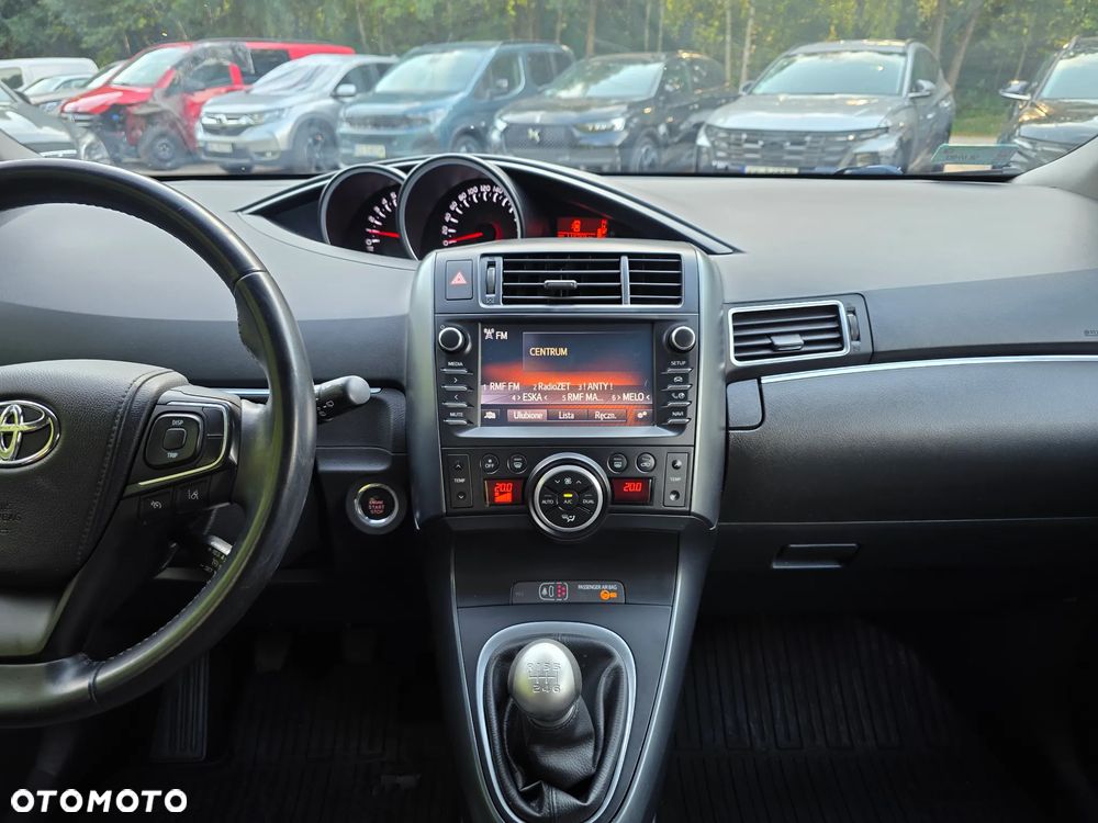 Toyota Verso 1.8 Premium 7os - 24