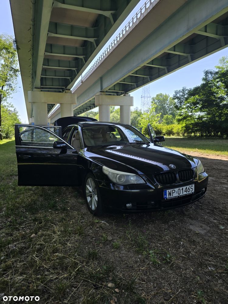 BMW Seria 5 525d - 32