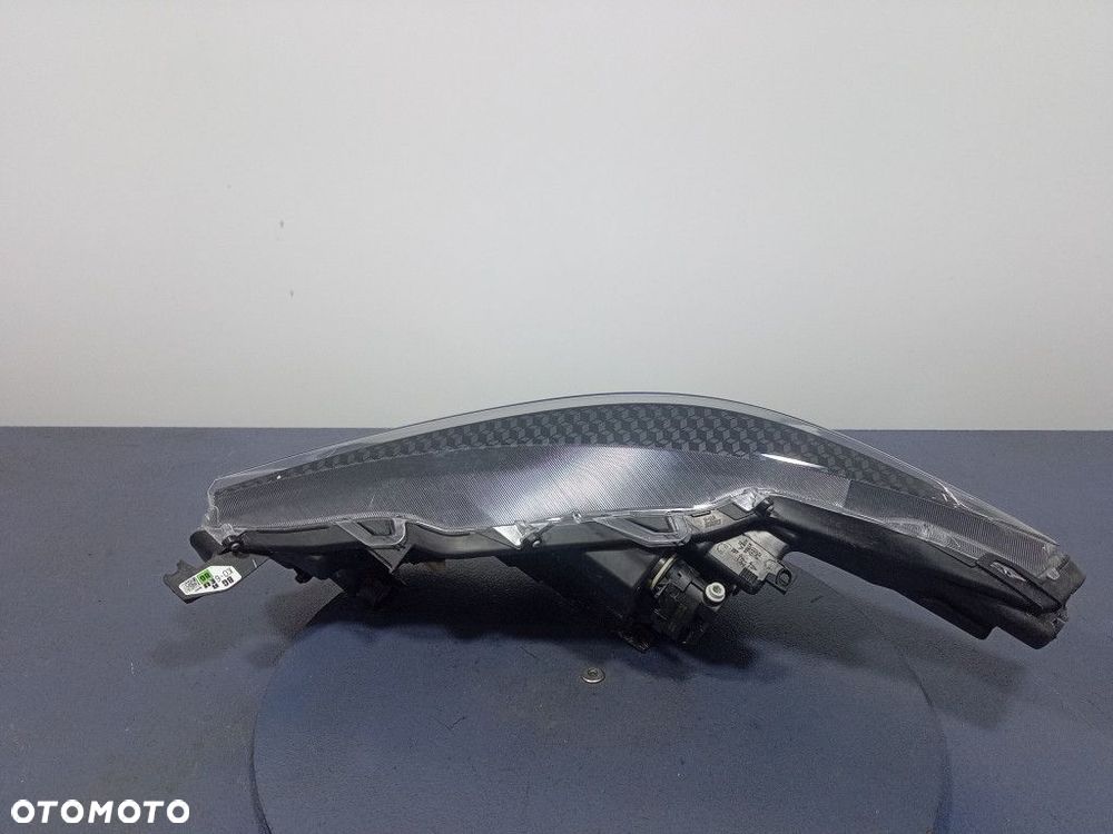 TOYOTA YARIS IV REFLEKTOR PRAWY PRZÓD LAMPA PRZEDNIA EU K0-6 EU - 2