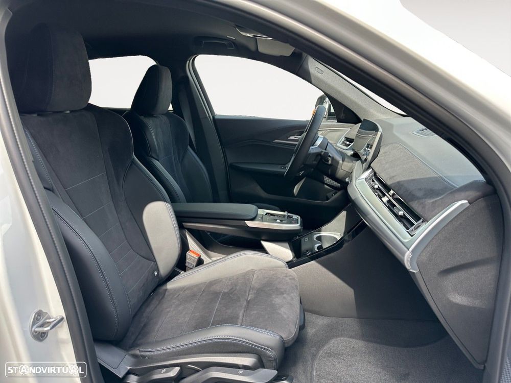 BMW iX2 eDrive20 - 13