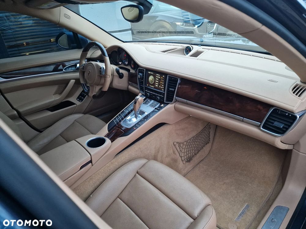 Porsche Panamera - 36