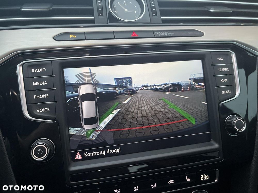 Volkswagen Passat 1.8 TSI BMT Highline - 33