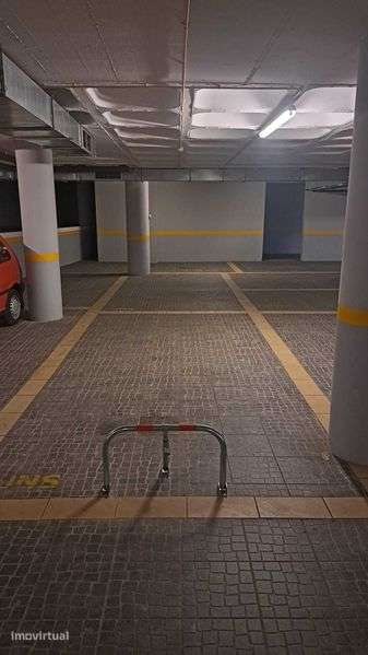 Aluga-se parqueamentos cobertos - Grande imagem: 2/6