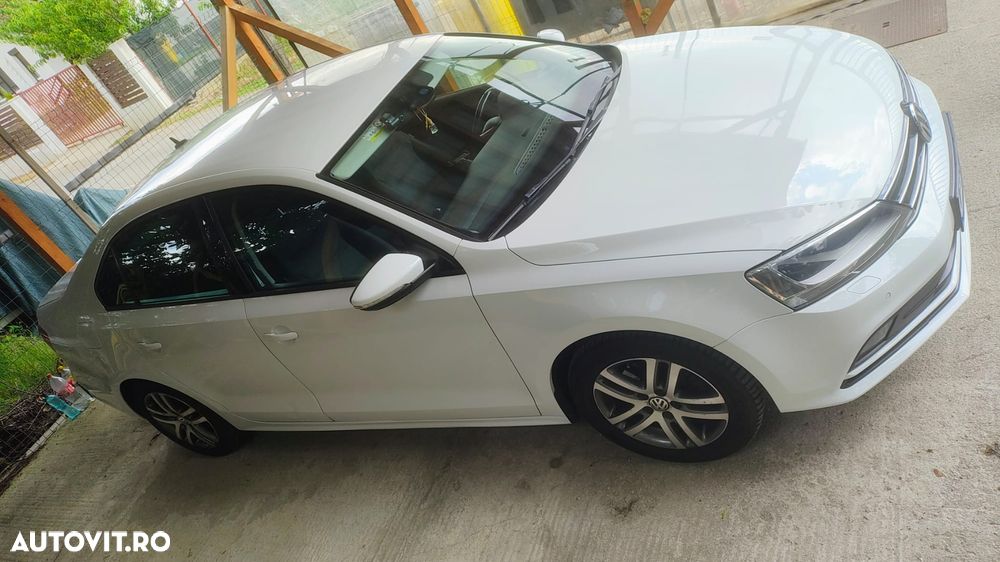 Volkswagen Jetta 2.0 TDI Highline - 2