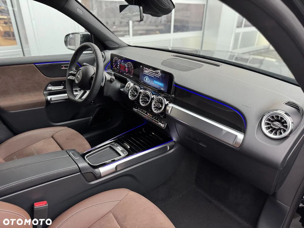 Mercedes-Benz GLB 200 AMG Line 7G-DCT - 17