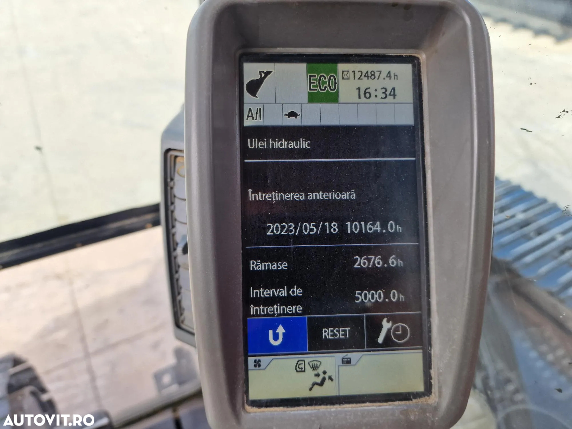 Hitachi ZX210, 23t, cupa 1,3mc NOUA, 12.487h-46900 Eur+Tva, camera spate, instalatia picon, 3 pompe hidraulice HITACHI, protectie acoperis cabina, AC, produs in JAPONIA, posibilitate leasing 46.900 EUR+Tva - 32