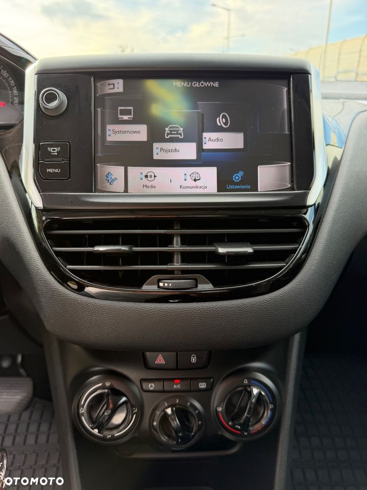 Peugeot 208 - 16
