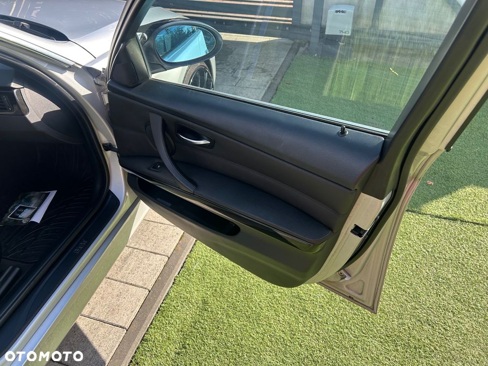 BMW Seria 3 325d - 12