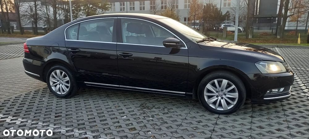 Volkswagen Passat 2.0 TDI DPF Sportline - 16