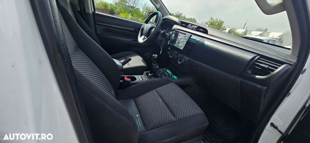 Toyota Hilux 4x4 Double Cab M/T Comfort - 8
