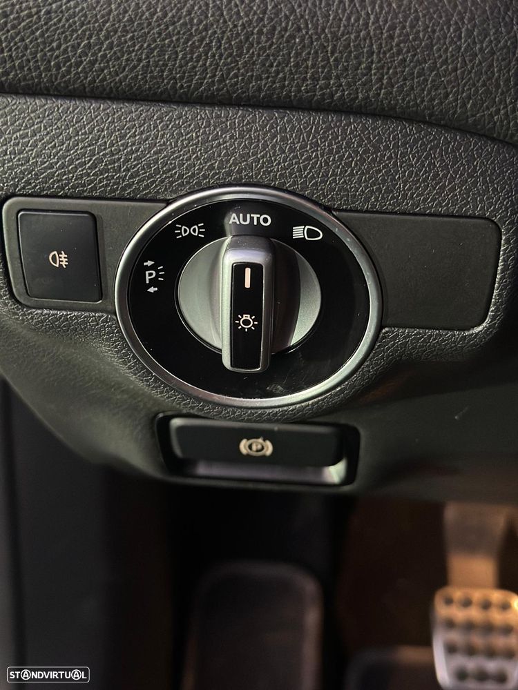 Mercedes-Benz CLA 180 d Shooting Brake AMG Line - 16