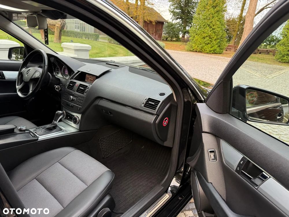 Mercedes-Benz Klasa C 180 T CGI Automatik BlueEFFICIENCY Avantgarde - 16