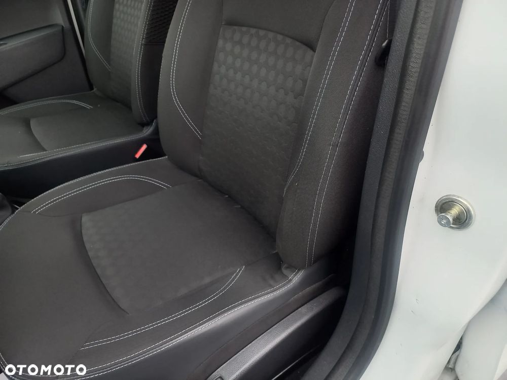 Dacia Dokker TCe 115 Stepway Celebration - 32