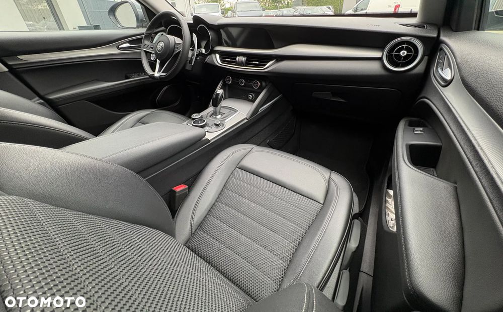 Alfa Romeo Stelvio 2.2 JTDM - 11