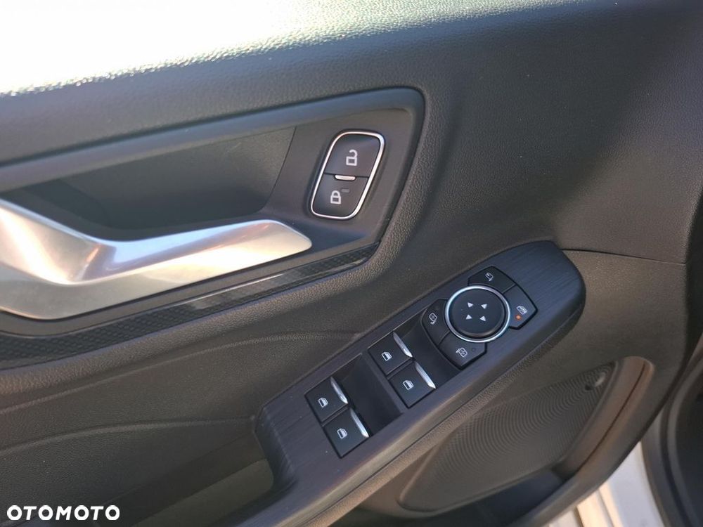 Ford Kuga - 25