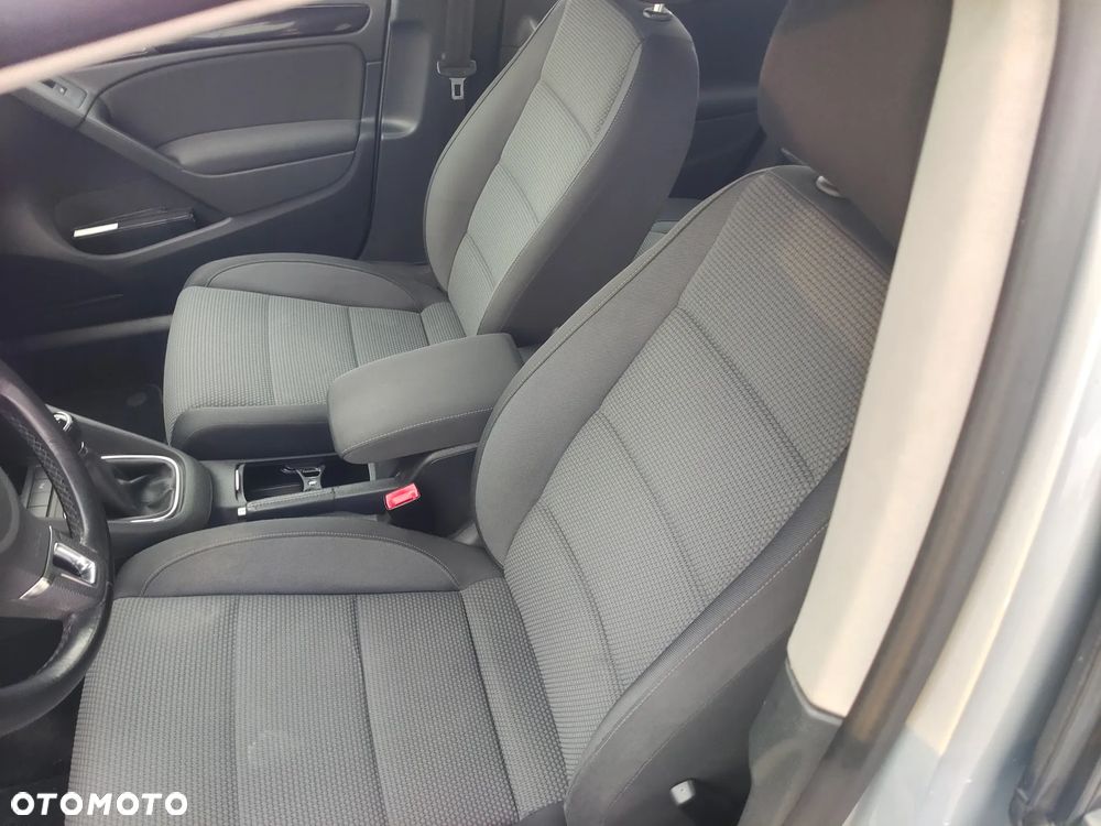 Volkswagen Golf - 24