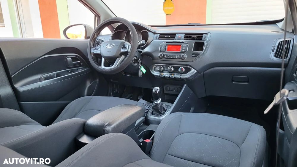 Kia Rio - 8