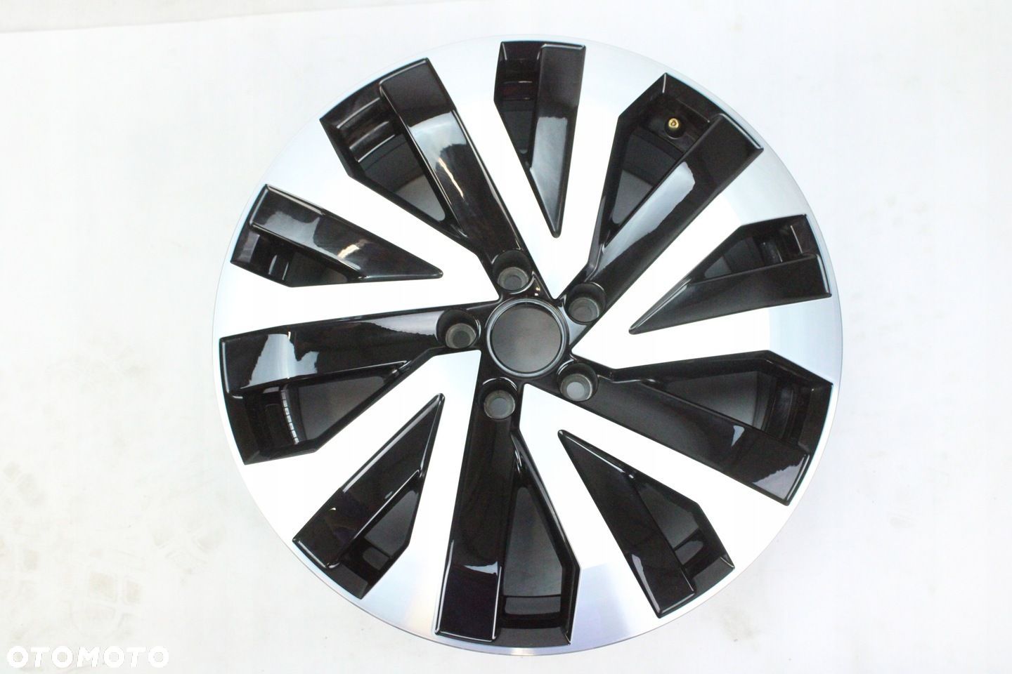 FELGA ALUMINIOWA 18" VOLKSWAGEN TOUAREG III 5x112 8J ET25 760601025M - 1