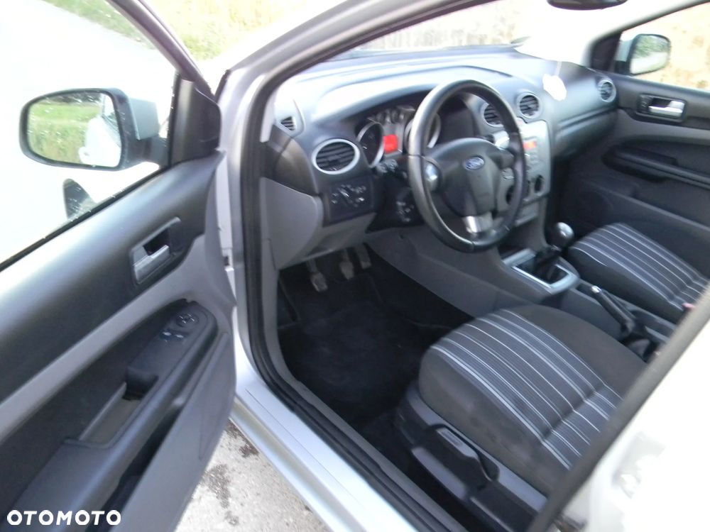 Ford Focus 2.0 16V Titanium - 20