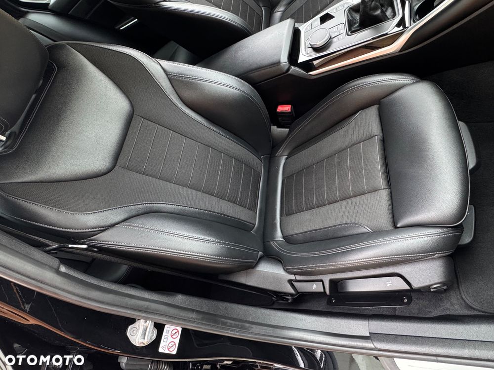 BMW Seria 3 320d Sport Line - 25