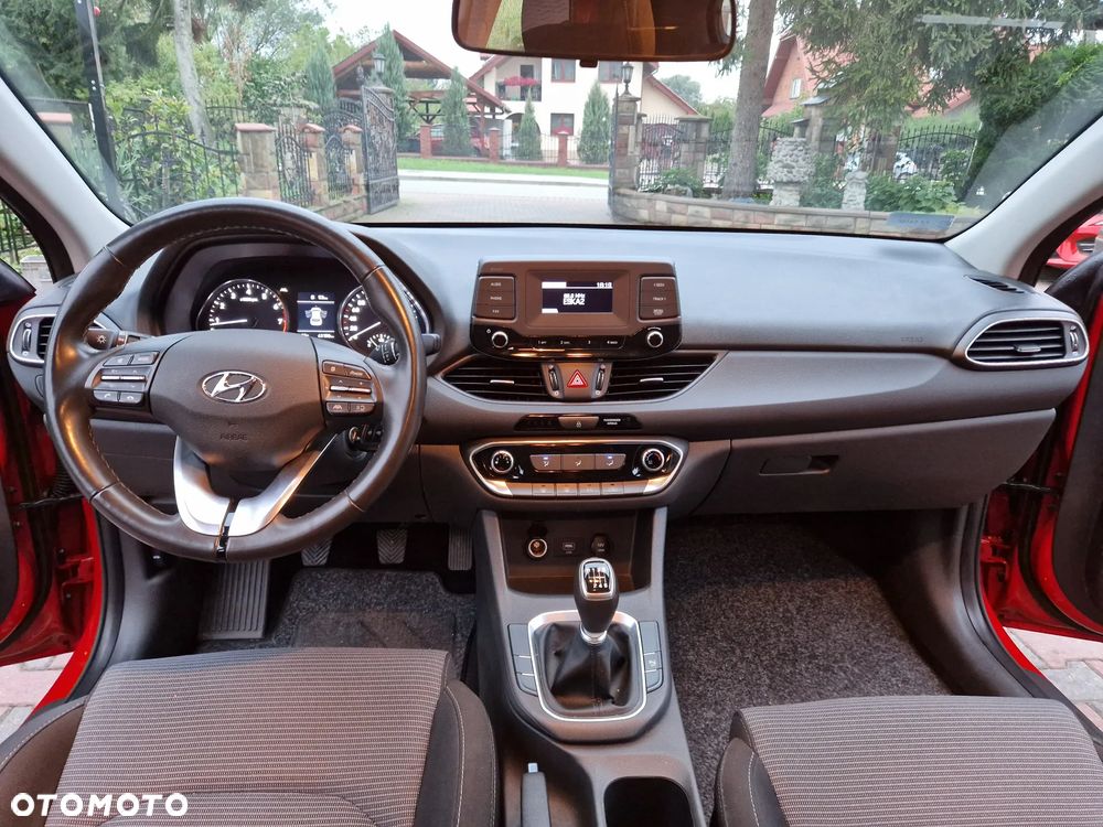 Hyundai i30 1.5 DPI Classic + - 17