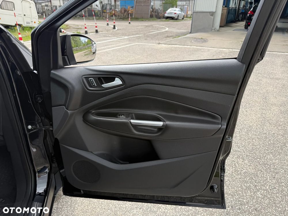 Ford Kuga 1.5 EcoBoost 2x4 Titanium - 26