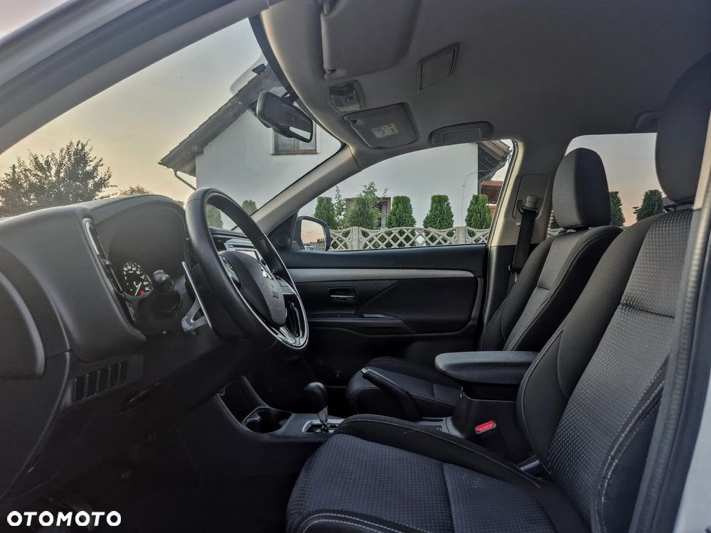 Mitsubishi Outlander 2.2 DI-D 4WD Automatik Diamant Edition - 13
