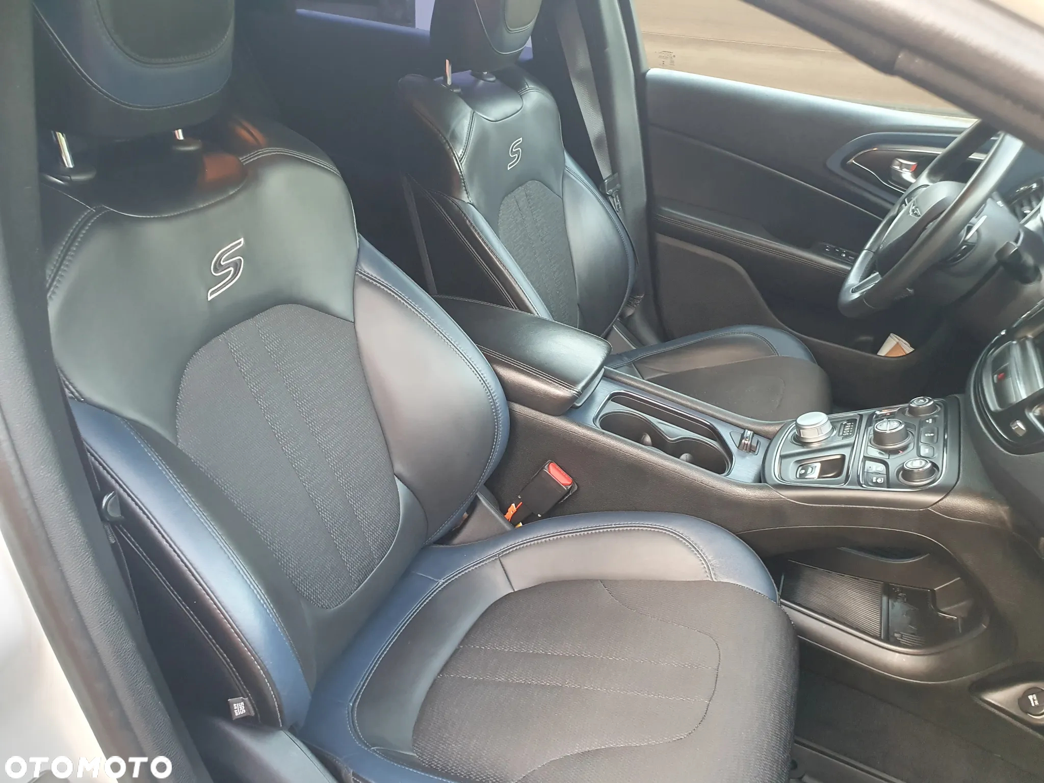 Chrysler 200 - 10