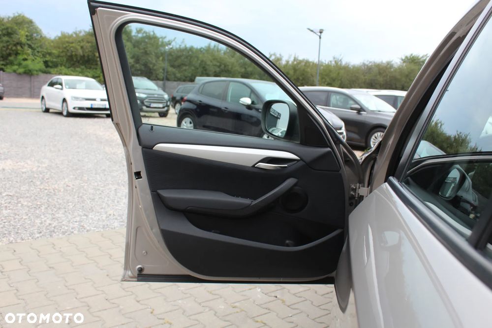 BMW X1 sDrive18i - 11