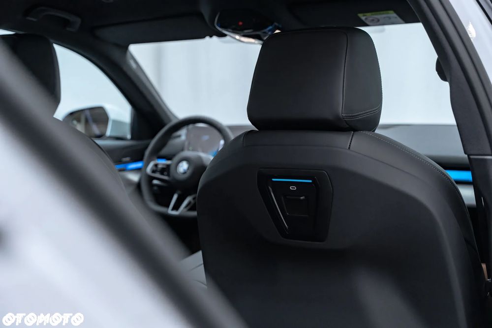 BMW Seria 5 520i mHEV M Sport - 32
